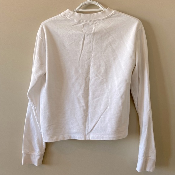 ⭐️2 FOR $20⭐️ Guess White Cropped Sweatshirt. Fits medium. - Picture 4 of 7